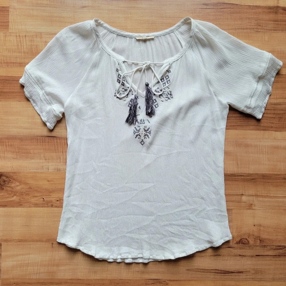 Mystree-  White Emroidered Lightweight Short Sleeve Top with Collar Tie - Picture 1 of 9